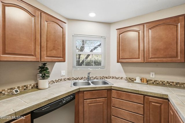 6414 N Tierra de las Catalinas Apt 31, Tucson, AZ 85718