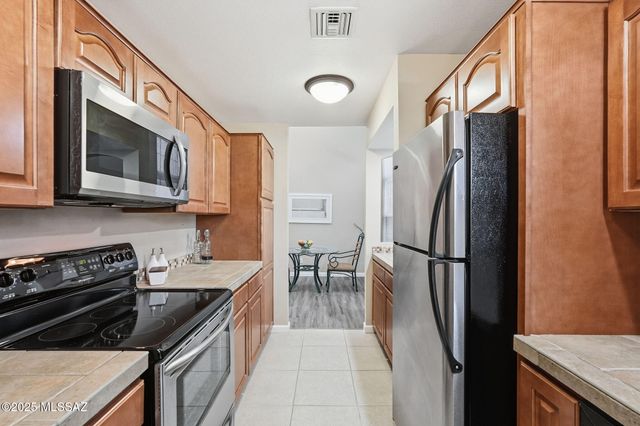 6414 N Tierra de las Catalinas Apt 31, Tucson, AZ 85718