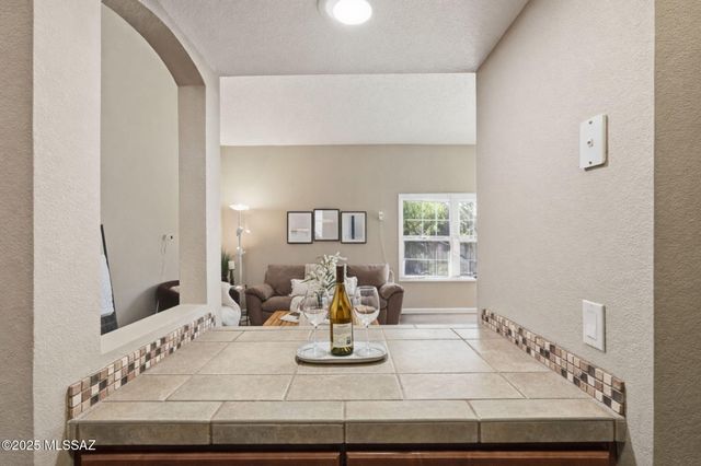 6414 N Tierra de las Catalinas Apt 31, Tucson, AZ 85718