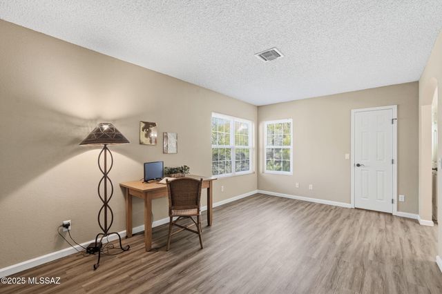 6414 N Tierra de las Catalinas Apt 31, Tucson, AZ 85718