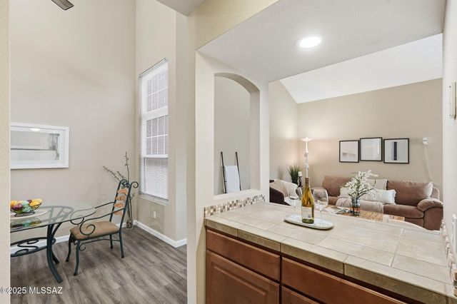 6414 N Tierra de las Catalinas Apt 31, Tucson, AZ 85718