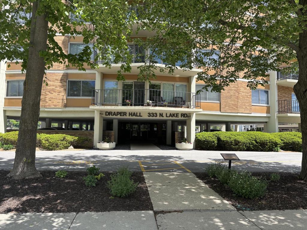 333 N Lake ROAD #406, Oconomowoc, WI 53066