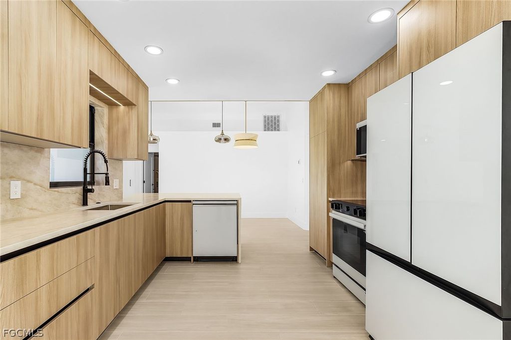 Image 21 of property listing at 3321 SW 29th AVE, Cape Coral, FL 33914