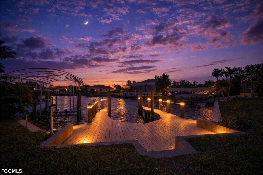 Image 3 of property listing at 3321 SW 29th AVE, Cape Coral, FL 33914