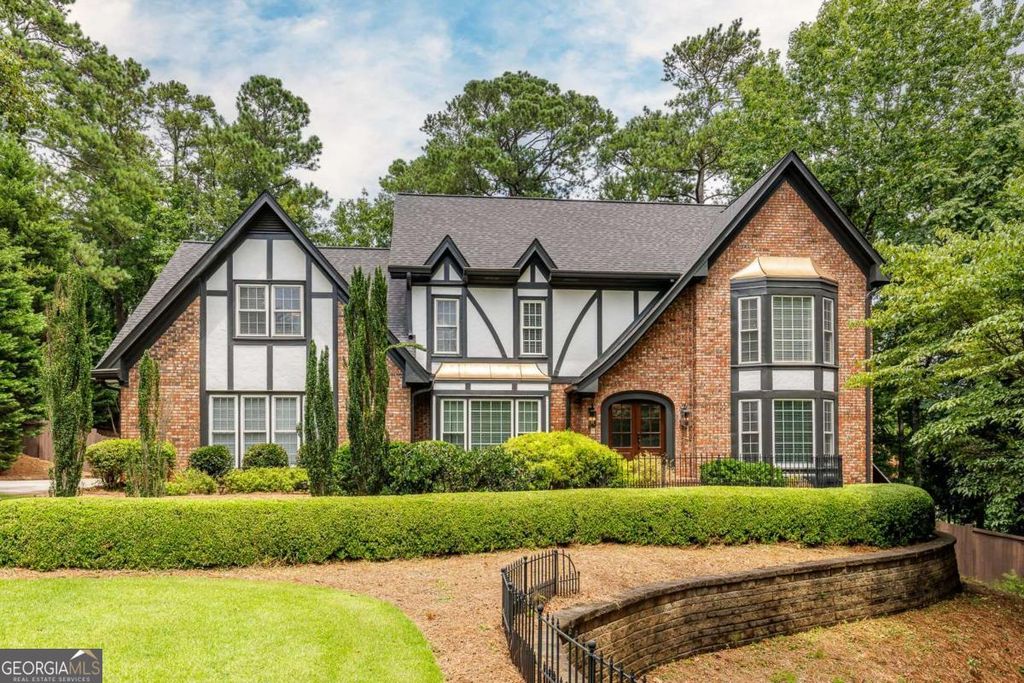 7765 Dunvegan Close, Atlanta, GA 30350