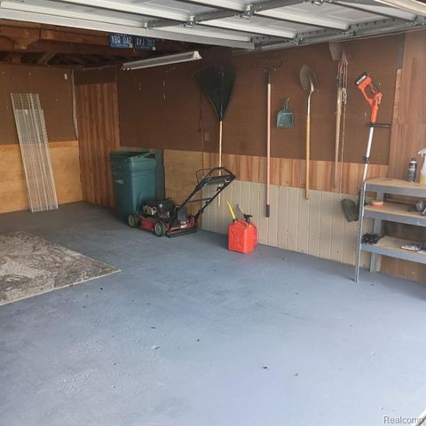 25880 Groveland Street, Roseville, MI 48066