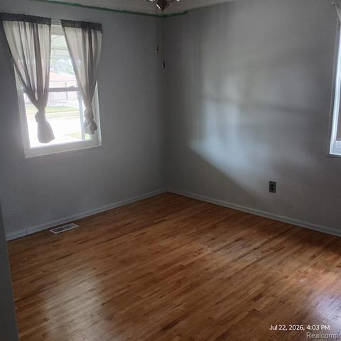 25880 Groveland Street, Roseville, MI 48066