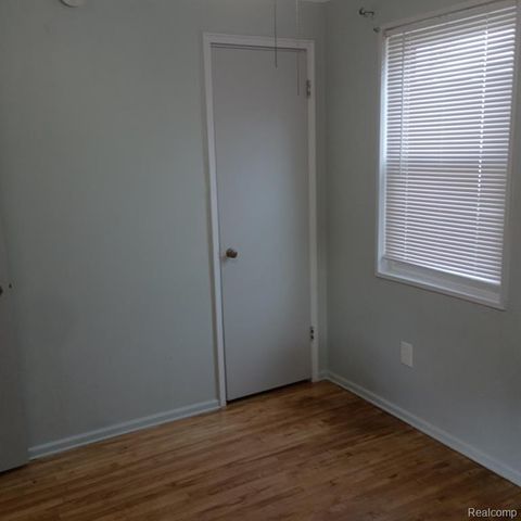 25880 Groveland Street, Roseville, MI 48066