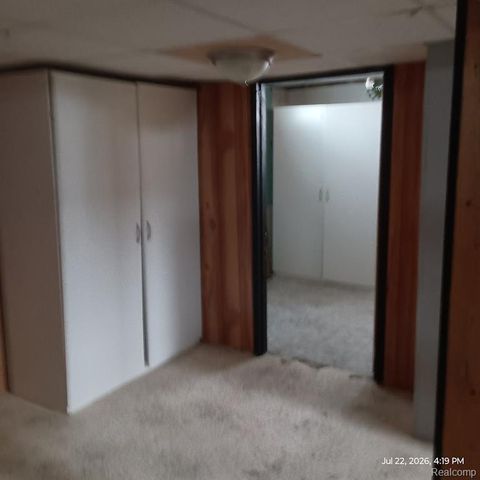 25880 Groveland Street, Roseville, MI 48066