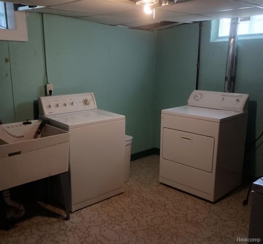 25880 Groveland Street, Roseville, MI 48066