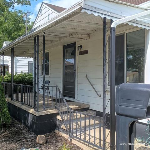 25880 Groveland Street, Roseville, MI 48066