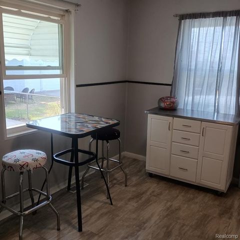 25880 Groveland Street, Roseville, MI 48066