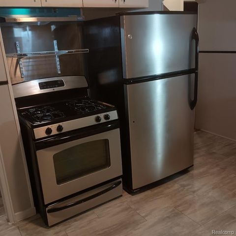 25880 Groveland Street, Roseville, MI 48066