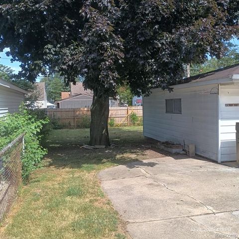 25880 Groveland Street, Roseville, MI 48066