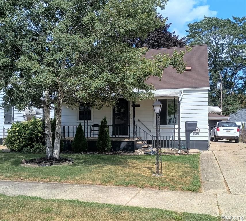 25880 Groveland Street, Roseville, MI 48066