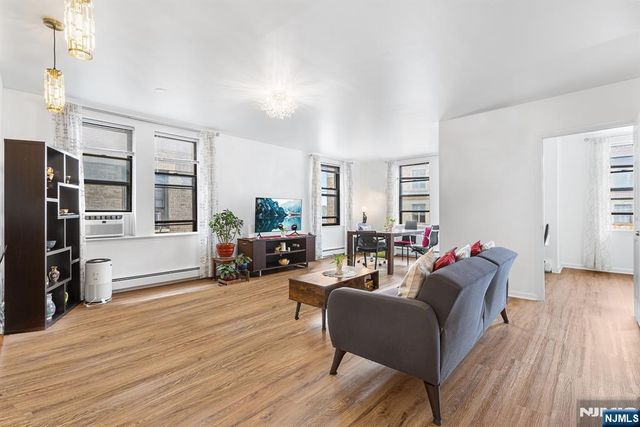 2787 John F Kennedy Boulevard 411, Jersey City, NJ 07306
