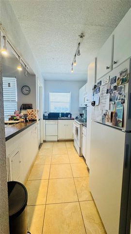 1425 Arthur 514b 514B, Hollywood, FL 33020