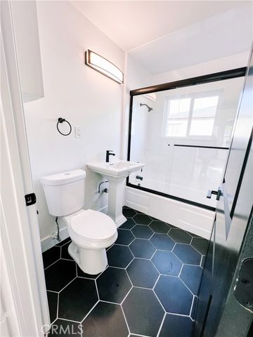 5916 Walnut Avenue, Long Beach, CA 90805