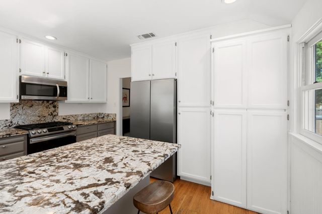 5032 8th Ave, Sacramento, CA 95820