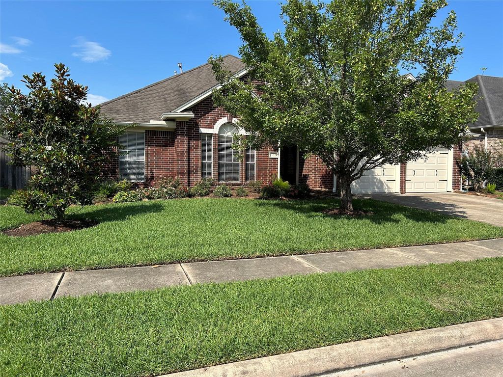 1203 Lake Shore Drive, Pearland, TX 77581