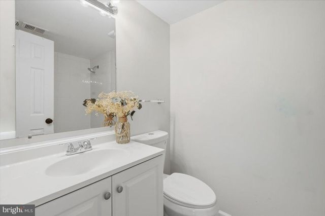 105 BAKER LN, Sterling, VA 20164