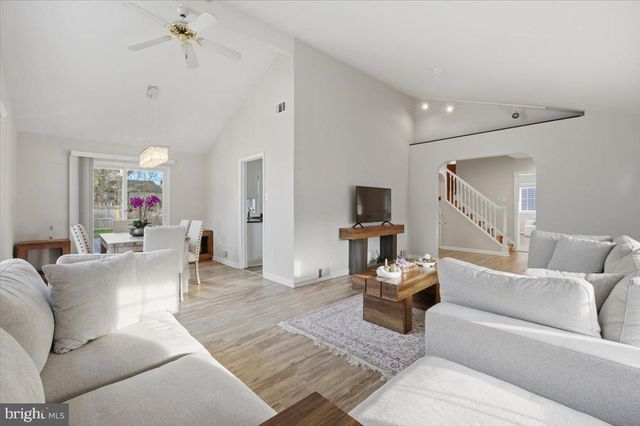 105 BAKER LN, Sterling, VA 20164