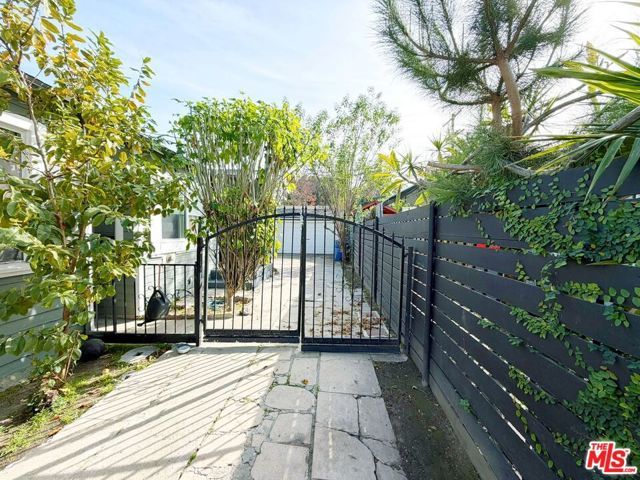 2962 S West View Street, Los Angeles, CA 90016