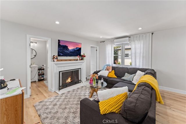 923 W Maple Avenue, Orange, CA 92868