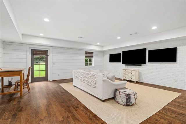 210 Tifton Lane, Roswell, GA 30075