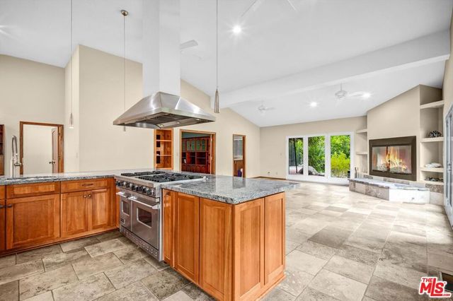 5653 Shirley Avenue, Tarzana, CA 91356