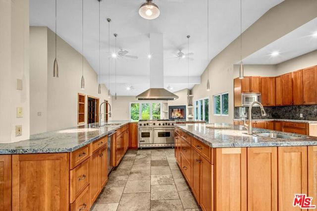 5653 Shirley Avenue, Tarzana, CA 91356