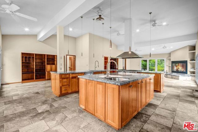 5653 Shirley Avenue, Tarzana, CA 91356