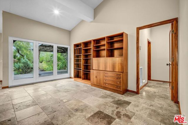 5653 Shirley Avenue, Tarzana, CA 91356