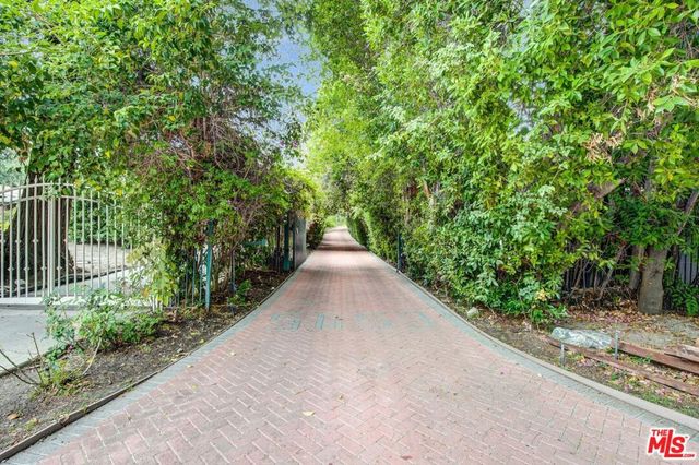 5653 Shirley Avenue, Tarzana, CA 91356