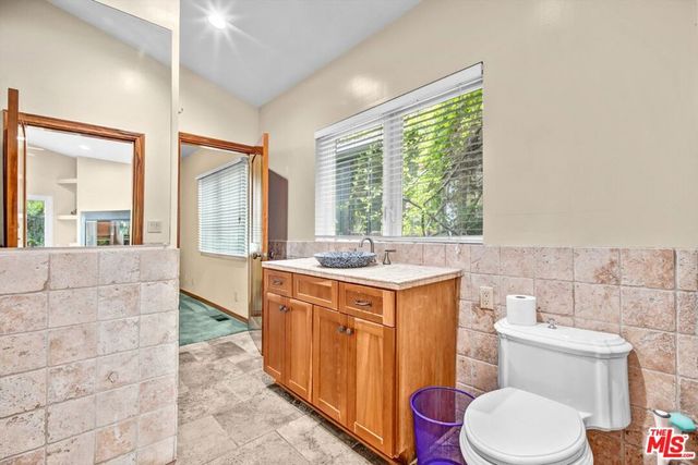 5653 Shirley Avenue, Tarzana, CA 91356