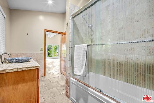 5653 Shirley Avenue, Tarzana, CA 91356