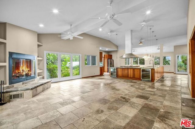 5653 Shirley Avenue, Tarzana, CA 91356