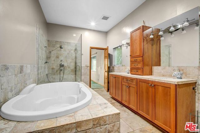 5653 Shirley Avenue, Tarzana, CA 91356