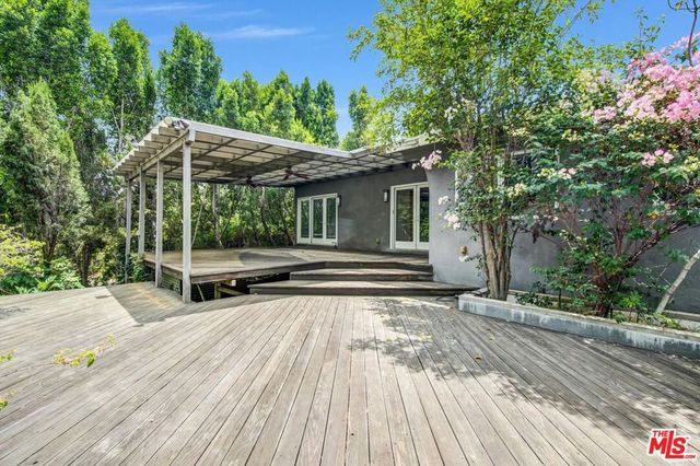 5653 Shirley Avenue, Tarzana, CA 91356