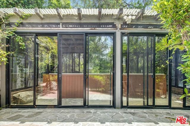 5653 Shirley Avenue, Tarzana, CA 91356