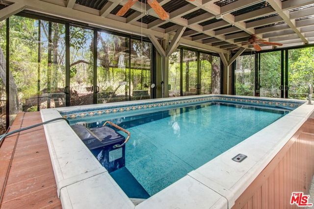 5653 Shirley Avenue, Tarzana, CA 91356