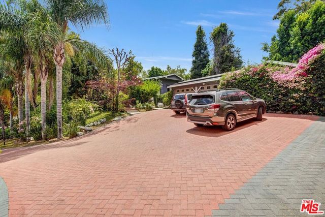 5653 Shirley Avenue, Tarzana, CA 91356