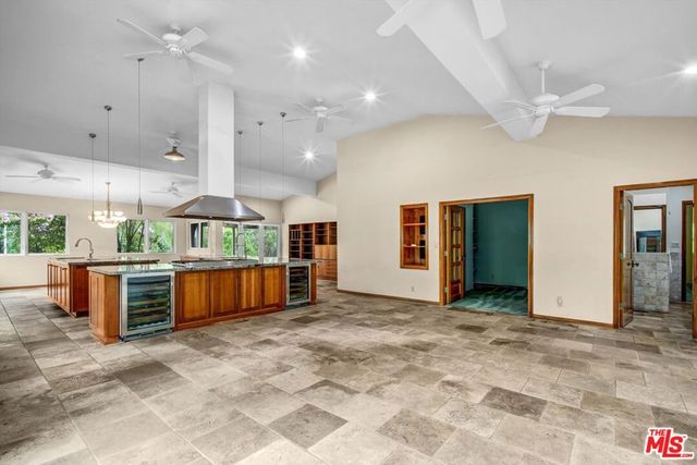 5653 Shirley Avenue, Tarzana, CA 91356