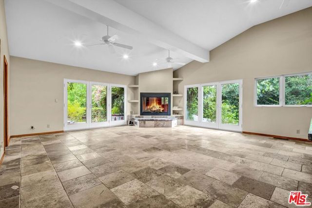 5653 Shirley Avenue, Tarzana, CA 91356