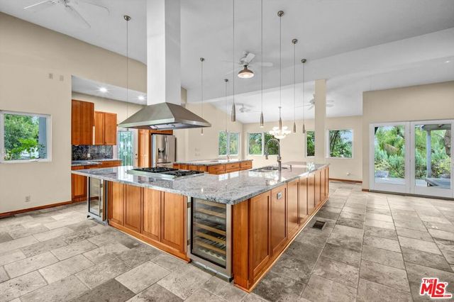 5653 Shirley Avenue, Tarzana, CA 91356