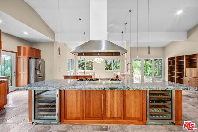 5653 Shirley Avenue, Tarzana, CA 91356