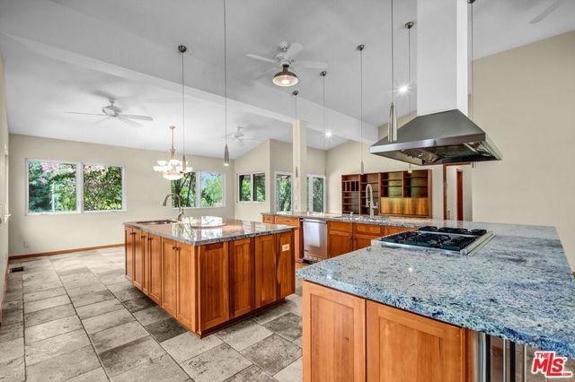 5653 Shirley Avenue, Tarzana, CA 91356