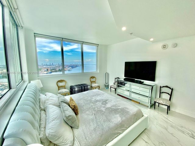 253 NE 2nd St 2703, Miami, FL 33132