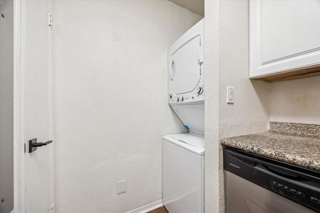 1880 White Oak Drive 134, Houston, TX 77009