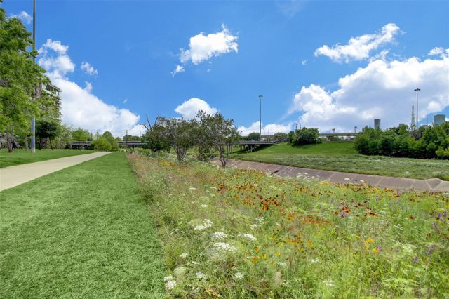 1880 White Oak Drive 134, Houston, TX 77009